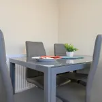 In Shared Kitchen Parking2 - Pass The Keys * Leeds (West Yorkshire)