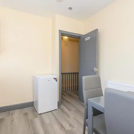 In Shared Kitchen Parking2 - Pass The Keys Apartamento