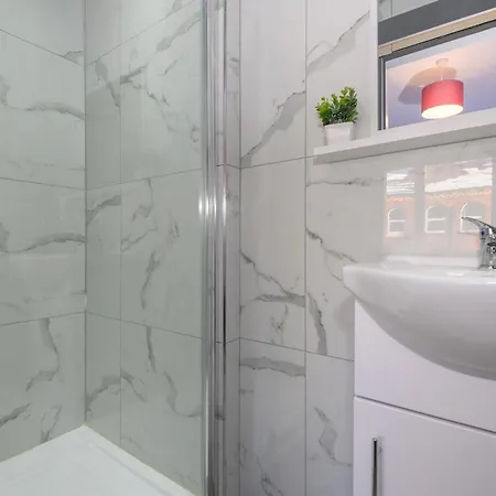 In Shared Kitchen Parking2 - Pass The Keys Leeds (West Yorkshire)