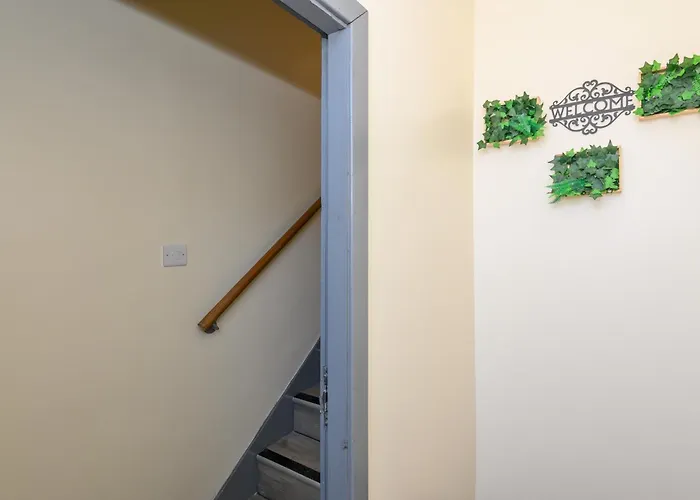 In Shared Kitchen Parking2 - Pass The Keys * Leeds (West Yorkshire)