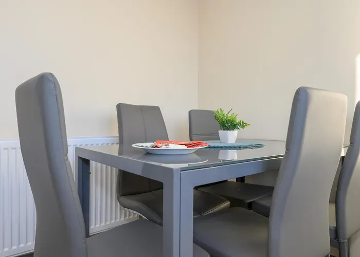 In Shared Kitchen Parking2 - Pass The Keys * Leeds (West Yorkshire)