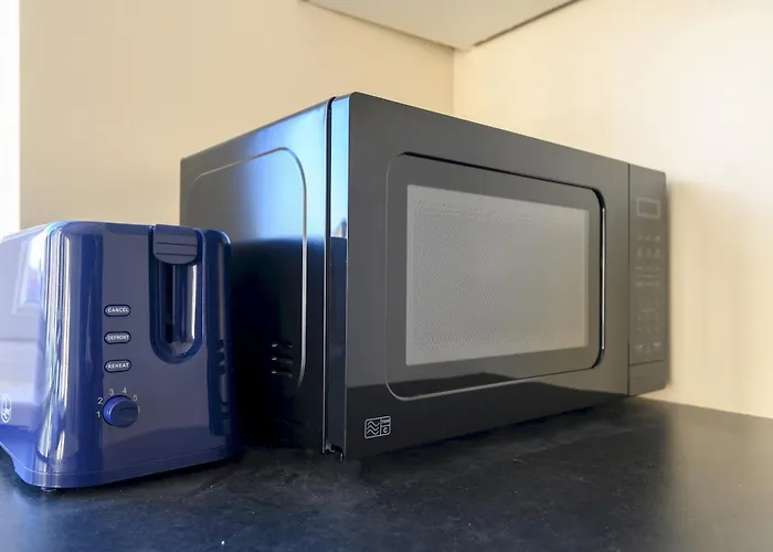 In Shared Kitchen Parking2 - Pass The Keys * Leeds (West Yorkshire)